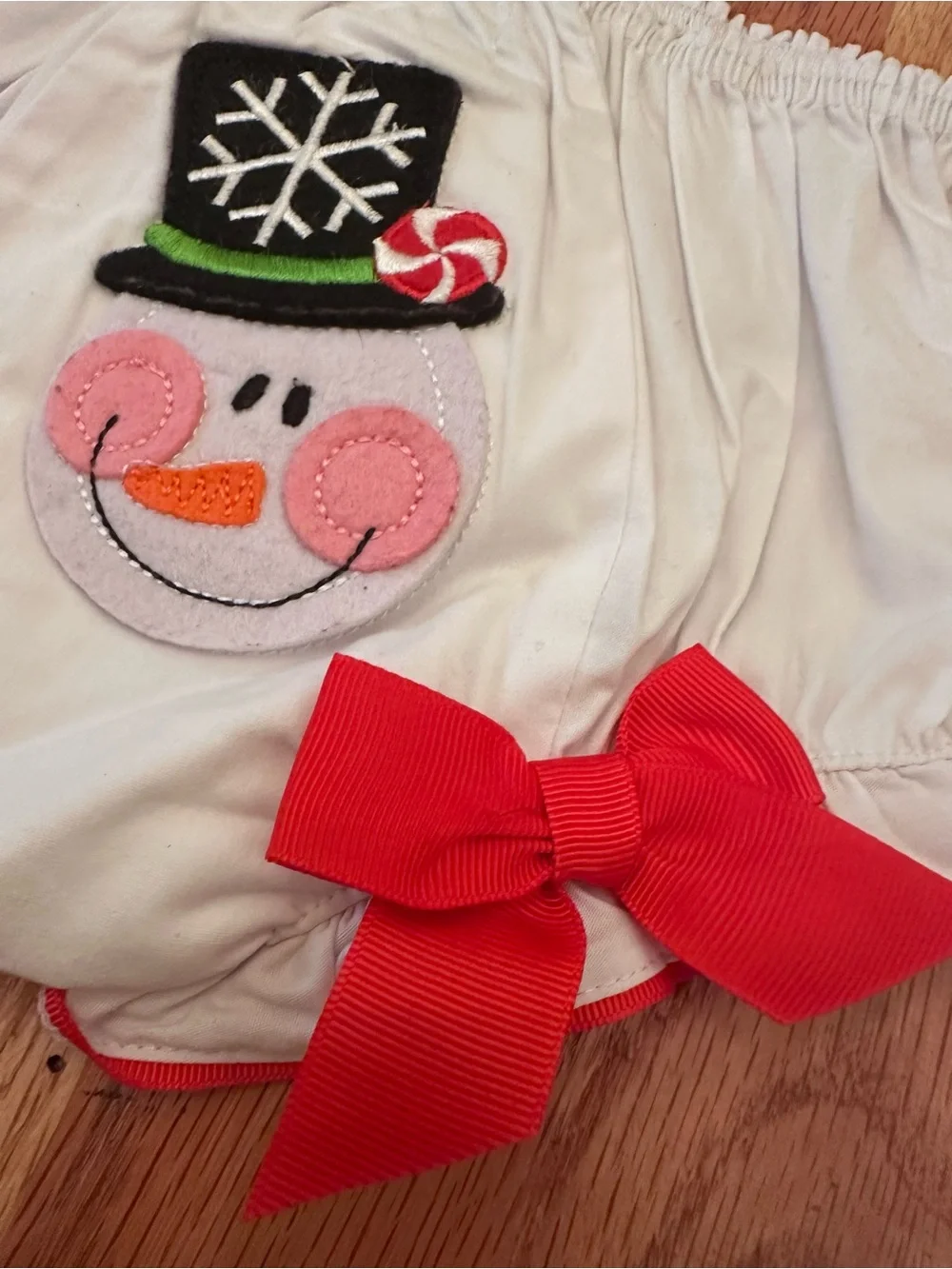 Mud Pie Baby Size 12-18m White Frosty the Snowman Diaper Cover with Red Bows
